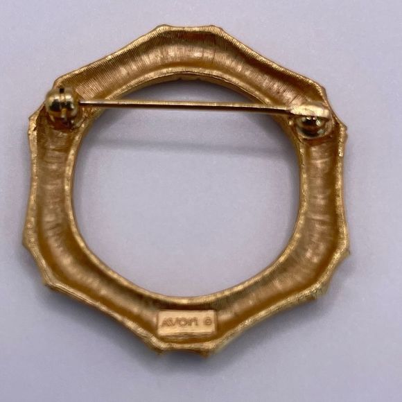 Avon Vintage 1972 Bamboo Magic Pin Brooch book piece gold tone - Picture 3 of 4
